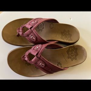 Merrell Women's Burgundy Sandals Flip Flops 8-8.5